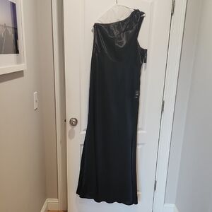 Lulu's Black One Shoulder Sleeveless Cocktail Gown